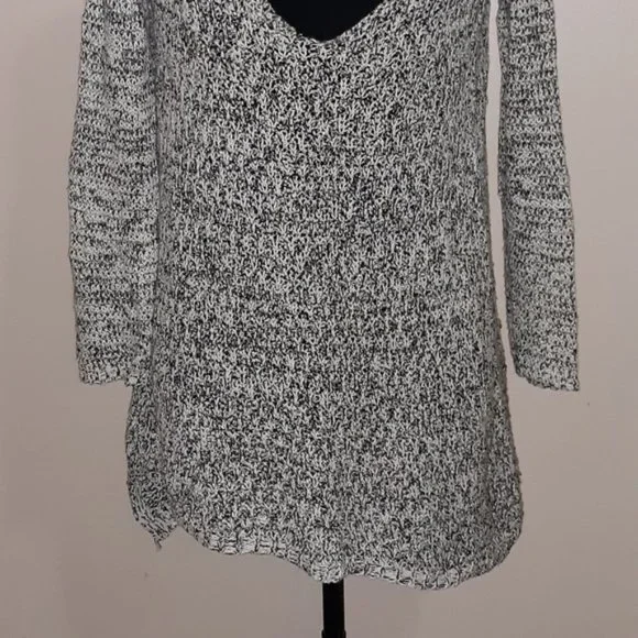 Zara Knit Open V neck Black White Knit Swe… - Picture 6 of 7